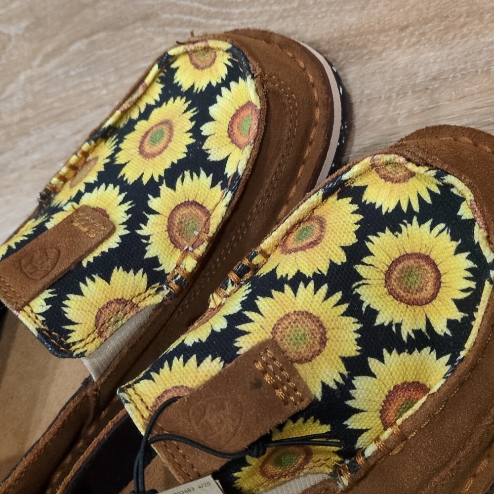 💛🌻 New In Box Ariat Sunflower Patterned Loafers Women's size 8.5 B Medium 🌻💛 - Picture 10 of 13